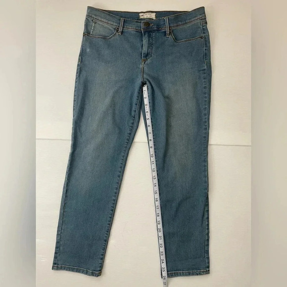3 FOR $15 Free People Straight Leg Cropped Jeans Mid/High Rise Size 31 - Picture 2 of 7
